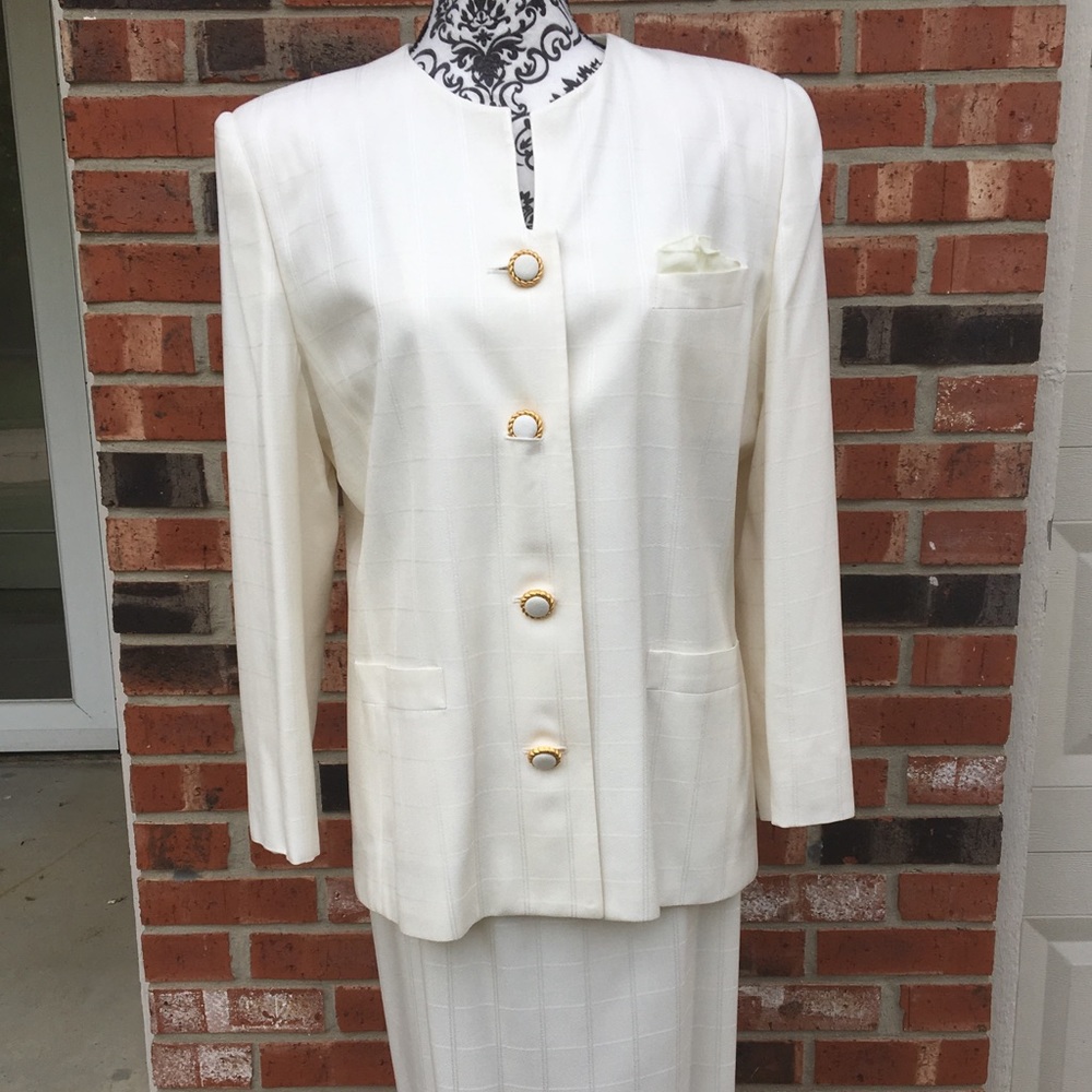 Worn Once Jacquline Ferrar Skirt Suit. Size 16.